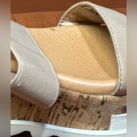 Steve Madden Beige Platform Sandals - Picture 9 of 9